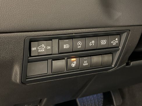 Used 2024 Toyota Tundra Limited AWD/4WD image 30