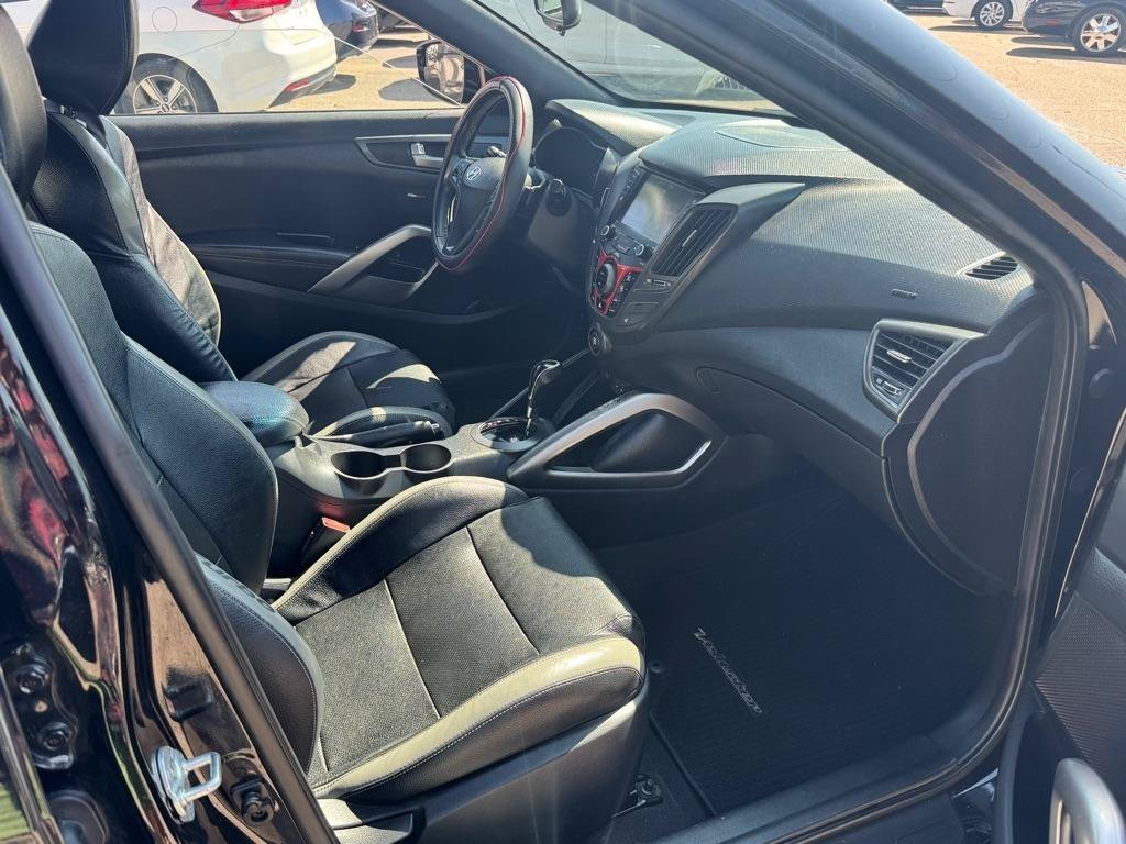 Used 2016 Hyundai Veloster Turbo w/ Option Group 04 FWD image 13