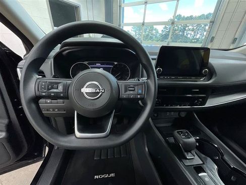 Used 2024 Nissan Rogue SV FWD image 14