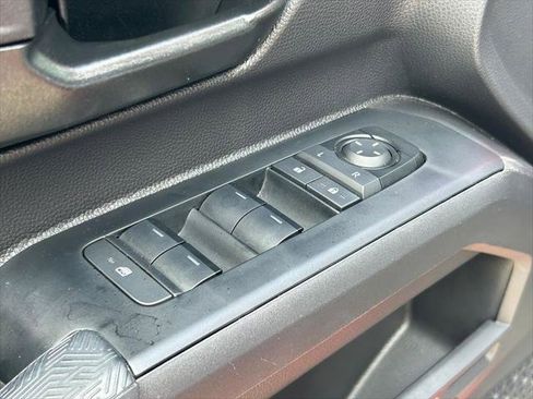 Certified 2025 Toyota Tacoma SR5 AWD/4WD image 23