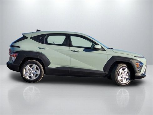 Used 2026 Hyundai Kona SE image 3