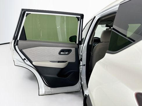 Used 2023 Nissan Rogue SV FWD image 25