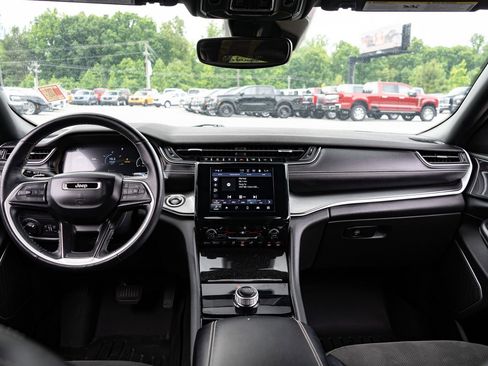 Used 2022 Jeep Grand Cherokee Altitude AWD/4WD image 19