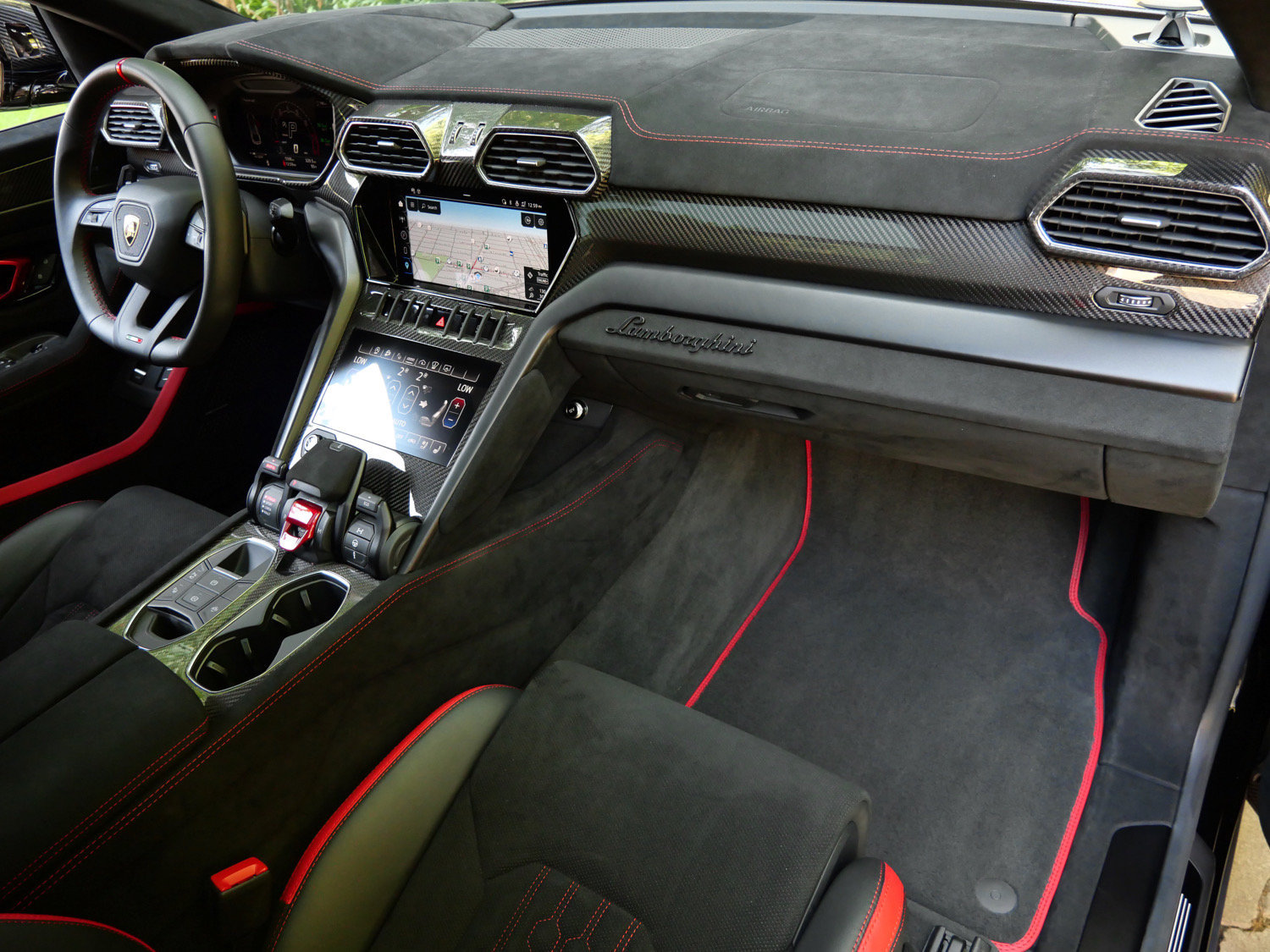 Used 2024 Lamborghini Urus Performante AWD/4WD image 22
