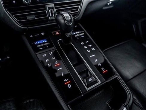 Used 2022 Porsche Macan S w/ Premium Package Plus image 50