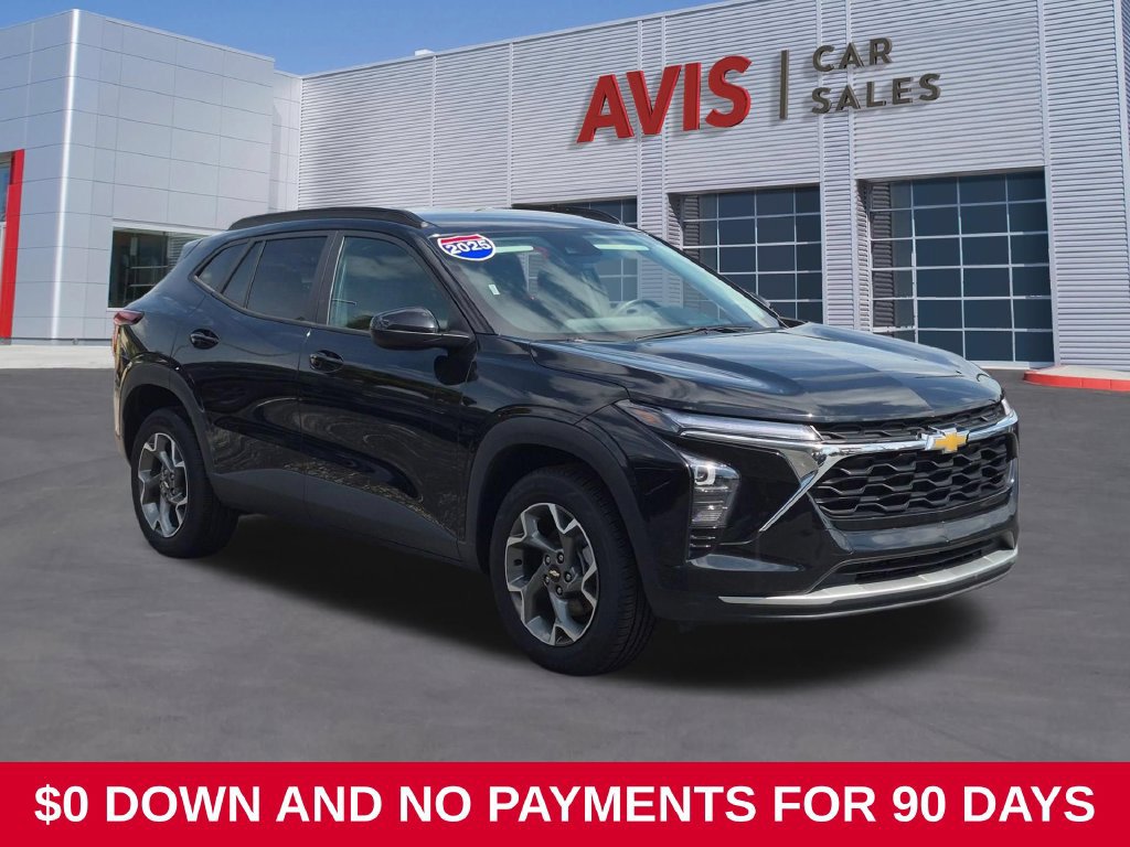 Used 2025 Chevrolet Trax LT w/ LT Convenience Package FWD image 3