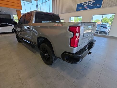 Used 2025 Chevrolet Silverado 1500 LT Trail Boss w/ LPO, Dark Essentials Package AWD/4WD image 13