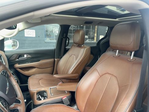 Used 2017 Chrysler Pacifica Limited w/ Tire & Wheel Group image 20