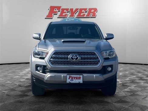 Used 2017 Toyota Tacoma TRD Sport w/ Tow Package image 8