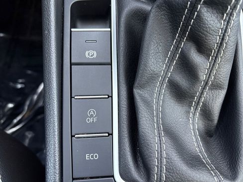 Used 2024 Volkswagen Jetta SE image 10