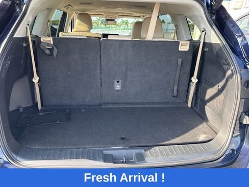 Used 2024 Toyota Highlander XLE FWD image 13