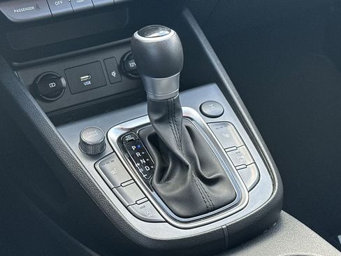 Used 2022 Hyundai Kona Limited image 17