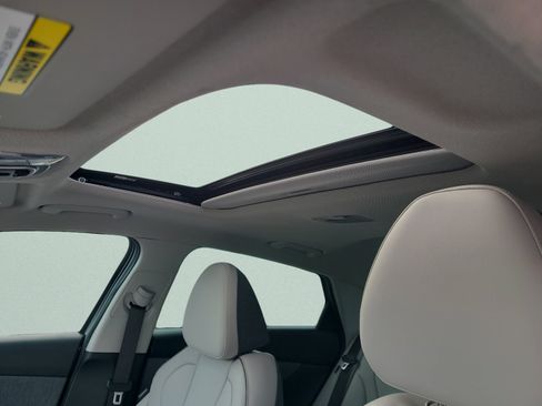 Certified 2025 Hyundai Elantra Limited FWD image 17