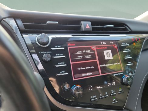 Used 2020 Toyota Camry XSE FWD image 18
