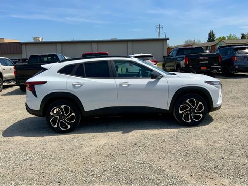 New 2026 Chevrolet Trax RS w/ Sunroof Package FWD image 6