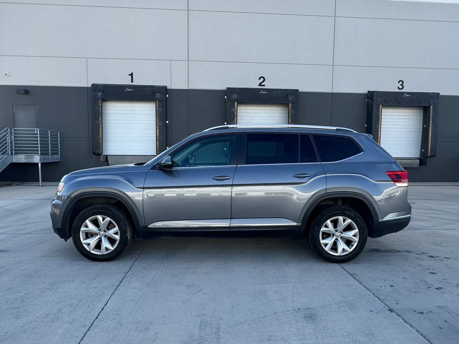 Used 2018 Volkswagen Atlas SEL AWD/4WD image 2