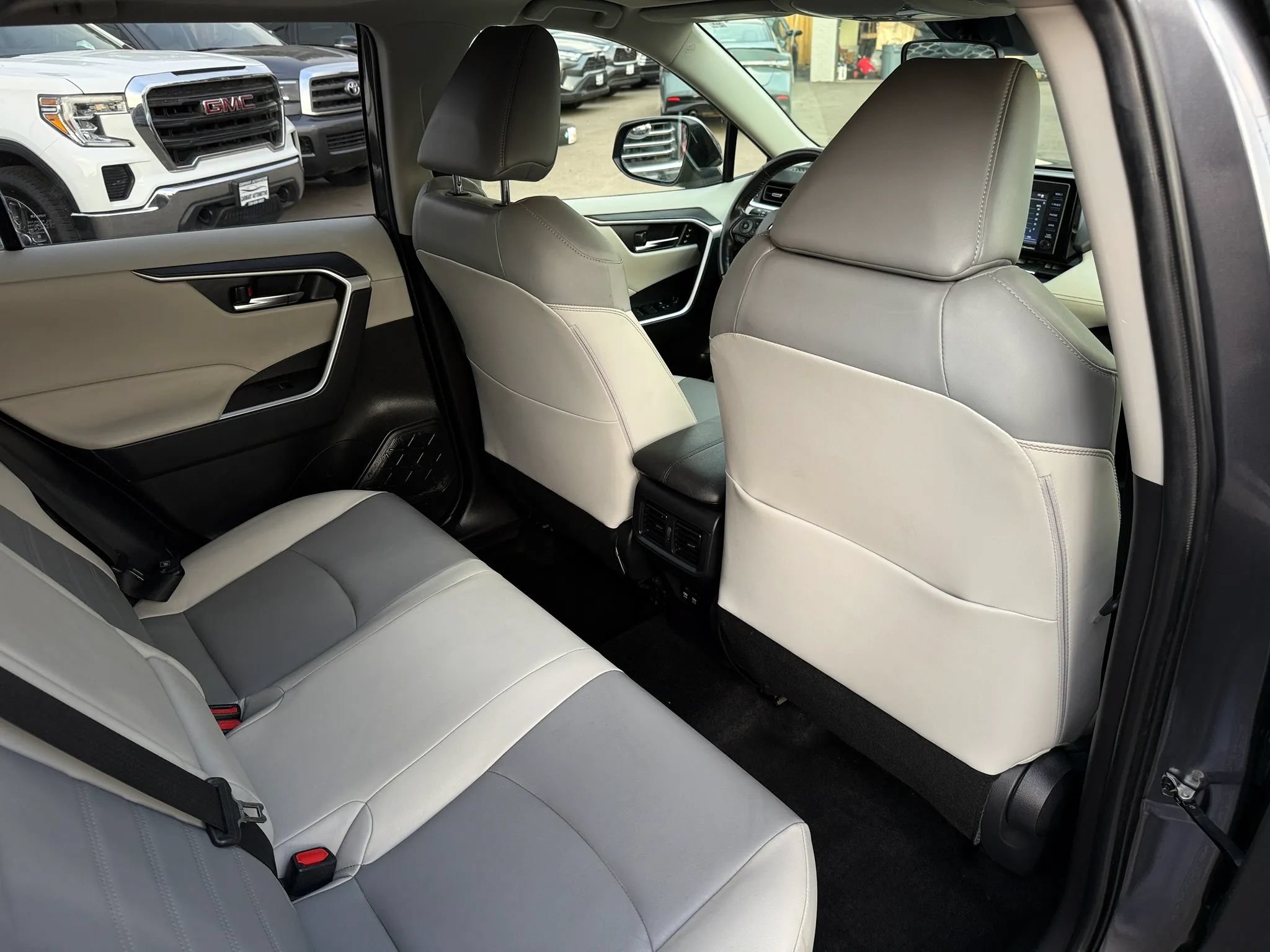 Used 2020 Toyota RAV4 XLE Premium AWD/4WD image 18
