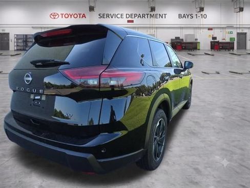 Used 2024 Nissan Rogue SV FWD image 6