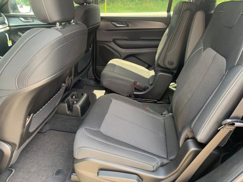 New 2025 Jeep Grand Cherokee L Laredo w/ Luxury Tech Group I image 21