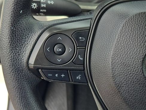 Used 2022 Toyota Corolla LE FWD image 34