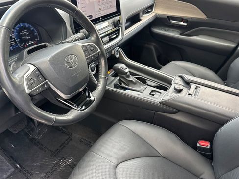 Certified 2024 Toyota Grand Highlander Platinum image 12