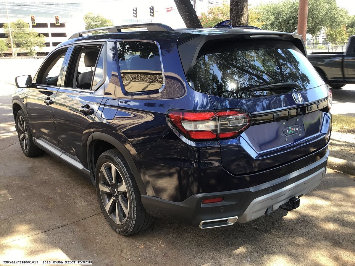 Used 2023 Honda Pilot Touring image 6