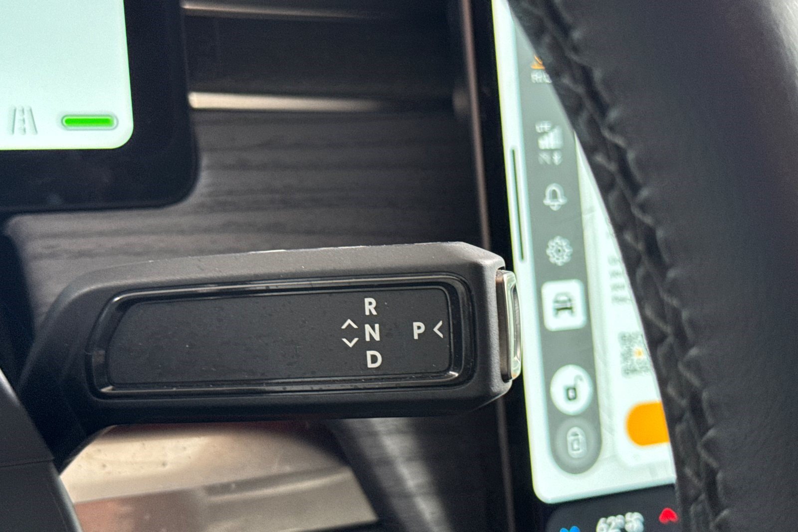 Used 2025 Rivian R1S Adventure Dual AWD/4WD image 33