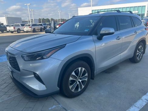 Used 2022 Toyota Highlander XLE image 13