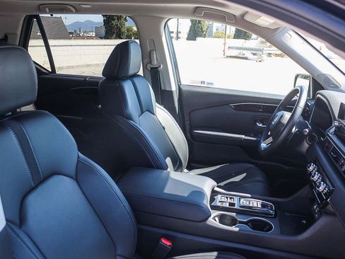 Used 2023 Honda Pilot Touring image 17