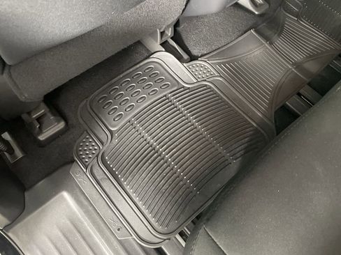 Used 2020 Nissan Pathfinder SV image 34