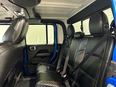 Used 2022 Jeep Gladiator Overland image 30