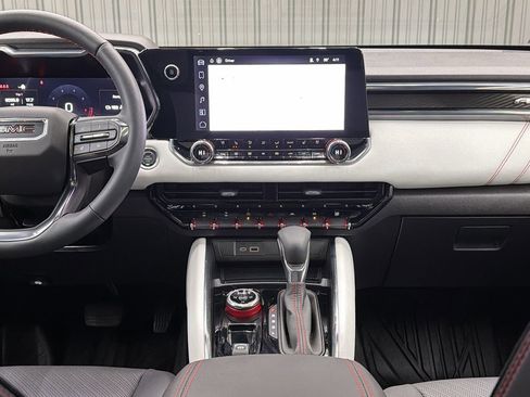 Used 2025 GMC Canyon AT4 w/ AT4X Package image 33