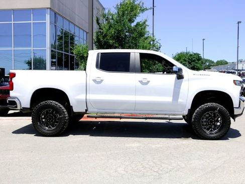 Used 2019 Chevrolet Silverado 1500 LT w/ Convenience Package AWD/4WD image 3