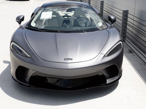 Used 2023 McLaren GT RWD image 2