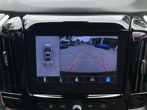 Used 2023 Chevrolet Traverse LT w/ Rear Camera Mirror Package AWD/4WD image 19