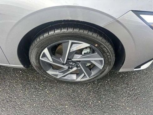 Used 2025 Hyundai Elantra SEL FWD image 17