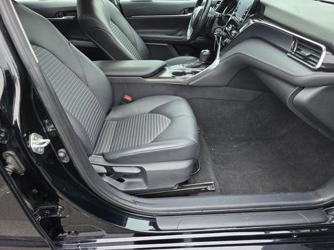 Used 2024 Toyota Camry SE image 12