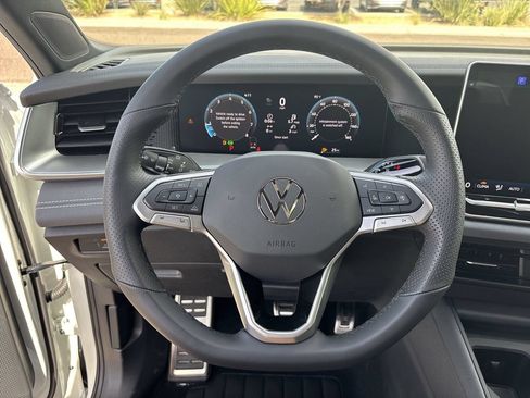 New 2026 Volkswagen Tiguan SE R-Line FWD image 19