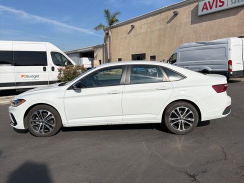 Used 2025 Volkswagen Jetta Sport image 4