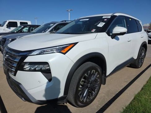 Certified 2025 Nissan Rogue SL w/ Tech Package image 3