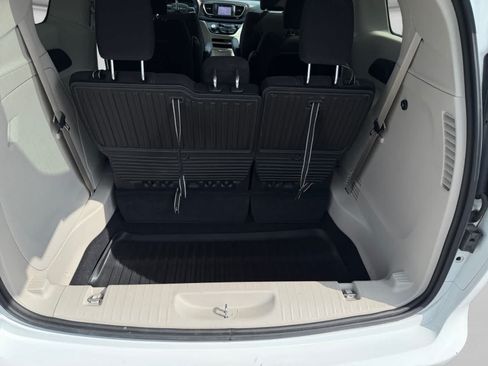 Used 2022 Chrysler Voyager LX FWD image 23