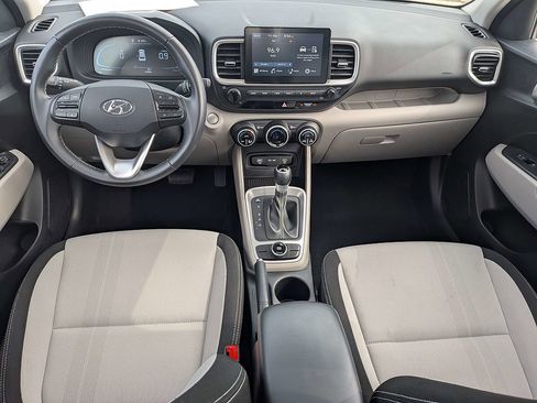 Used 2025 Hyundai Venue SEL FWD image 15