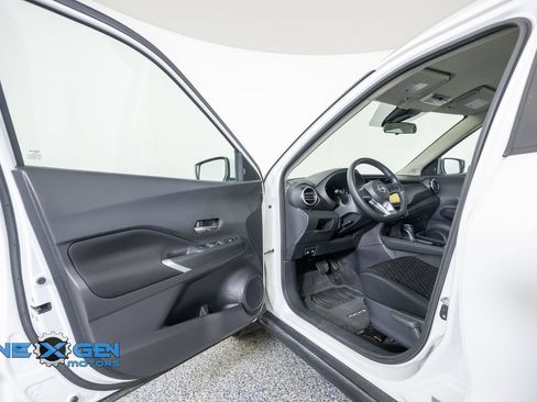Used 2023 Nissan Kicks SV w/ Exterior Package FWD image 10
