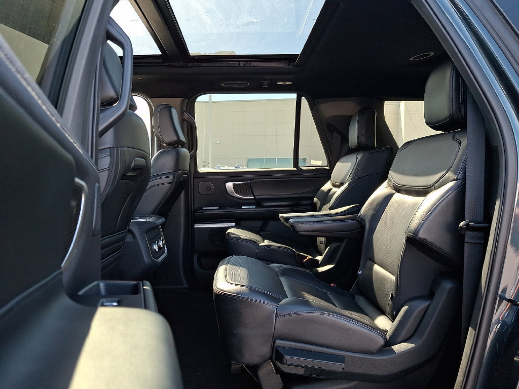 Used 2025 Ford Expedition Max Platinum w/ Stealth Performance Package AWD/4WD image 10