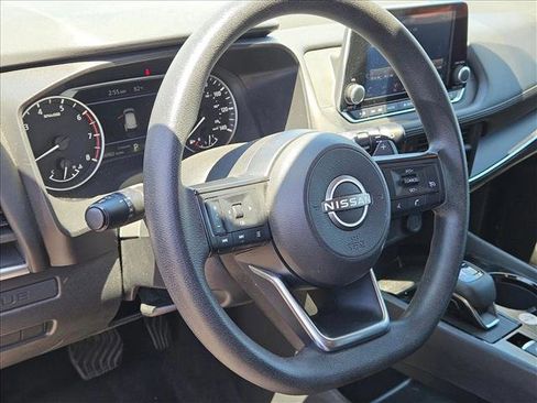 Used 2024 Nissan Rogue S FWD image 9