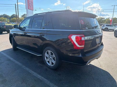 Used 2018 Ford Expedition XLT w/ Equipment Group 202A RWD image 2