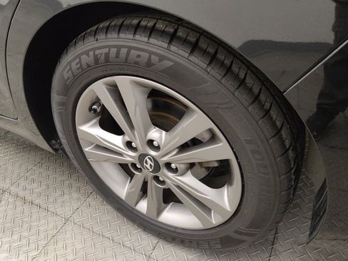 Used 2018 Hyundai Elantra Value Edition FWD image 31