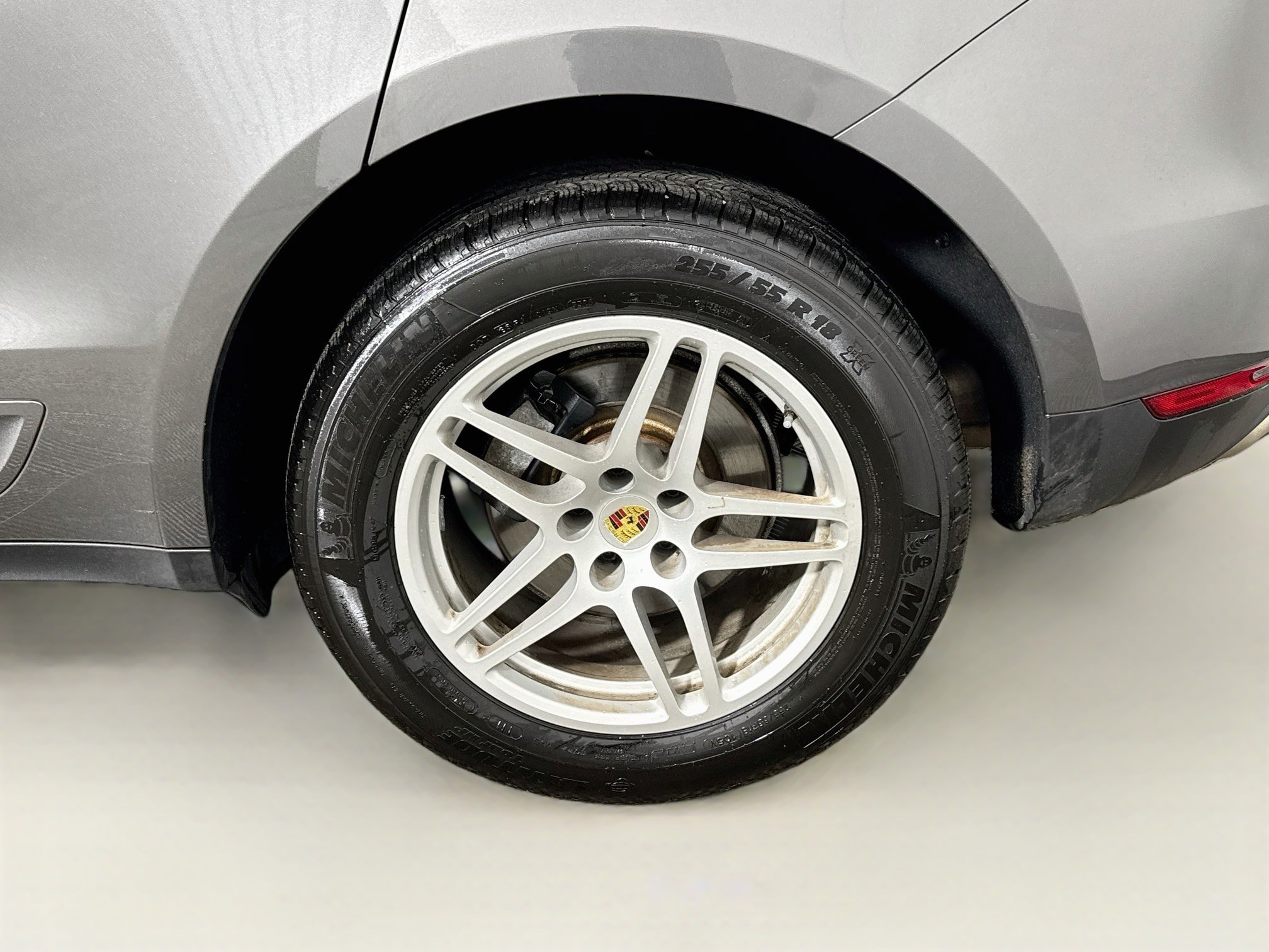Used 2018 Porsche Macan AWD/4WD image 27