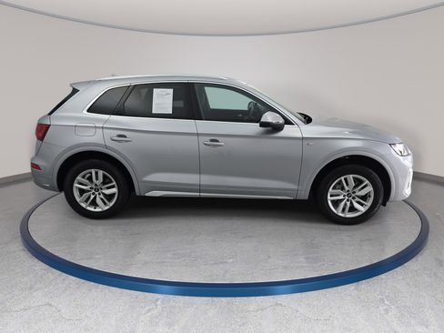 Used 2022 Audi Q5 2.0T Premium w/ Convenience Package AWD/4WD image 4