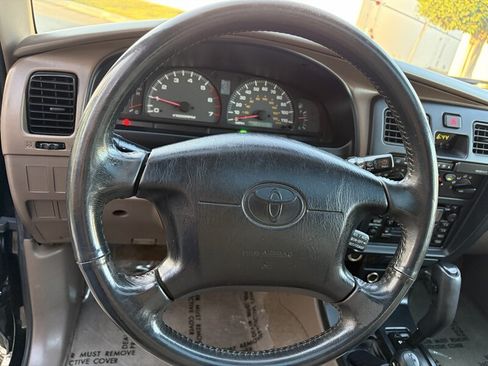 Used 2002 Toyota 4Runner SR5 w/ Leather Trim Pkg AWD/4WD image 18